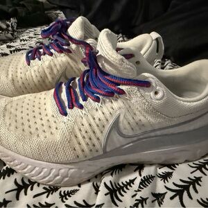 White Nike React Sneakers with Blue and Red Laces